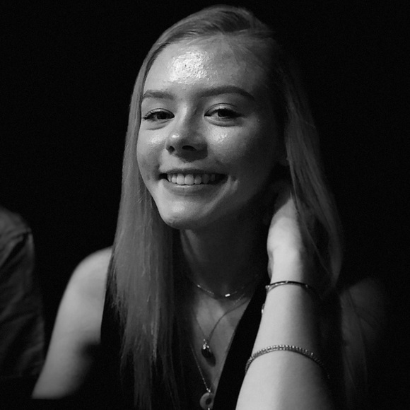 Meet your Posher, Elyssa - Picture 7 of 8